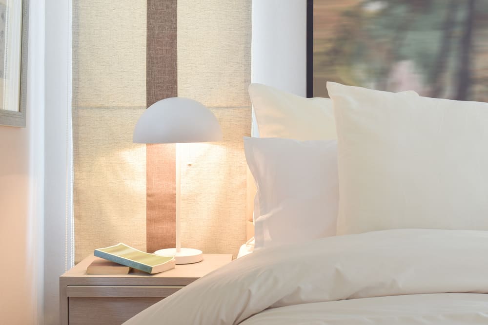 What Side Should A Reading Light Be On, How High Should A Reading Lamp Bed
